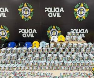巴西查获大量假冒球衣与贴纸